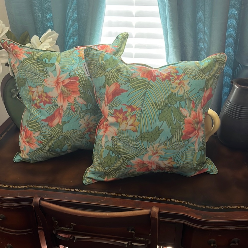 ****These have sold.  I have no idea how the listing duplicated.